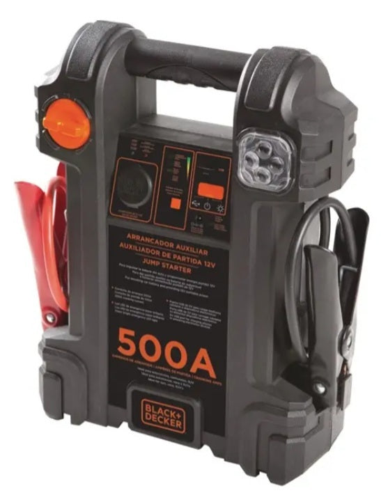 Arrancador auxiliar de auto 12V Black+Decker JS500S 500 Amperios visto de frente con cables y asa de transporte