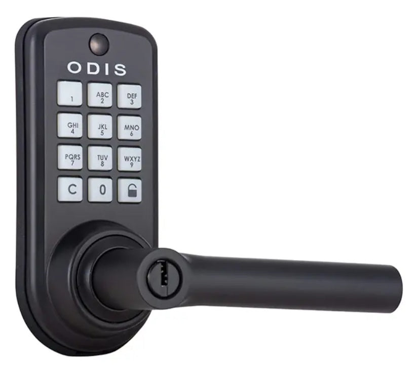 Cerradura digital Odis 6600 negra vista frontal con teclado numérico iluminado y manilla con cilindro para llave de emergencia.