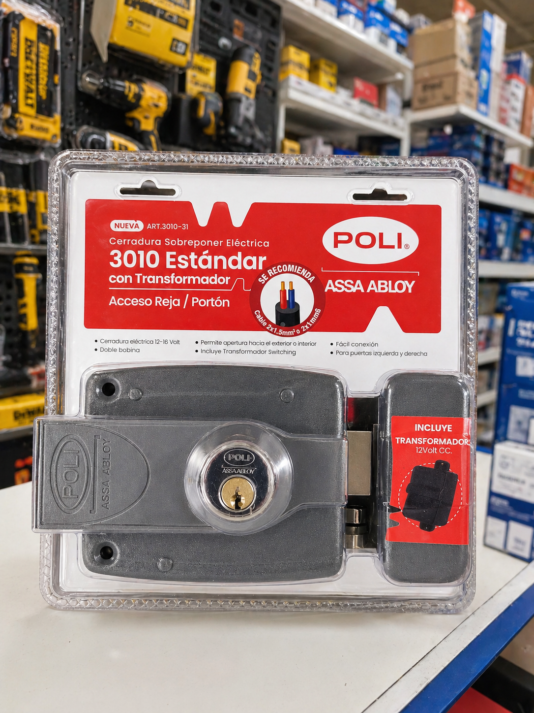 "Cerradura sobreponer eléctrica Poli 3010-31 estándar con transformador switching 12V CC en empaque original en proyecto madera chile."