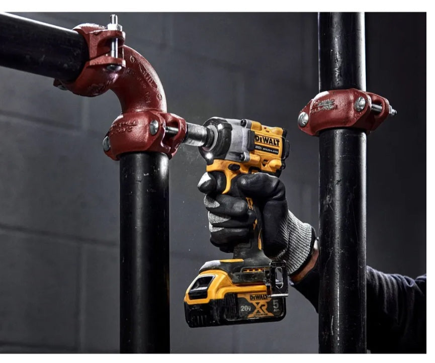 Llave de Impacto DeWalt 20V ATOMIC DCF922D2 | 406 Nm | Brushless | Kit 2 Baterías + Cargador