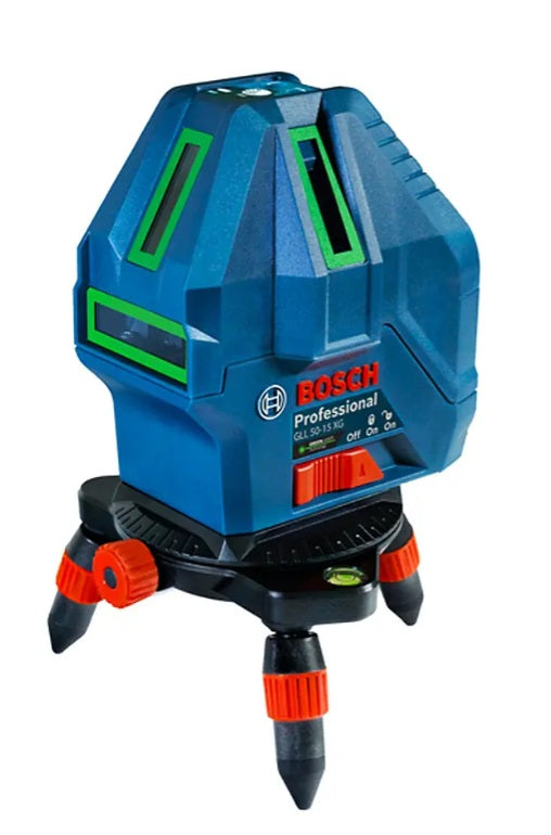 Nivel láser autonivelante Bosch Professional GLL 50-15 XG con líneas verdes, posicionado sobre su mini base giratoria de precisión.