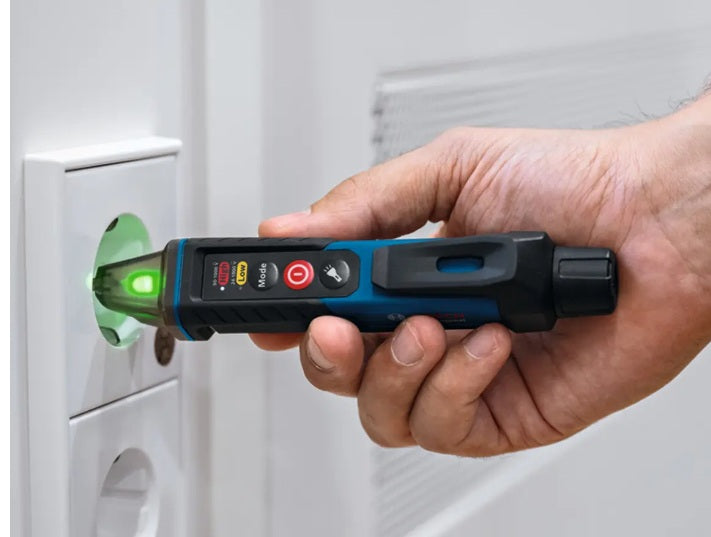 Pinza amperimétrica digital TRMS Bosch GMC 600-15 con accesorios, estuche de transporte y puntas de prueba. Lo nuevo de Bosch electricista en Proyecto Madera Chile.